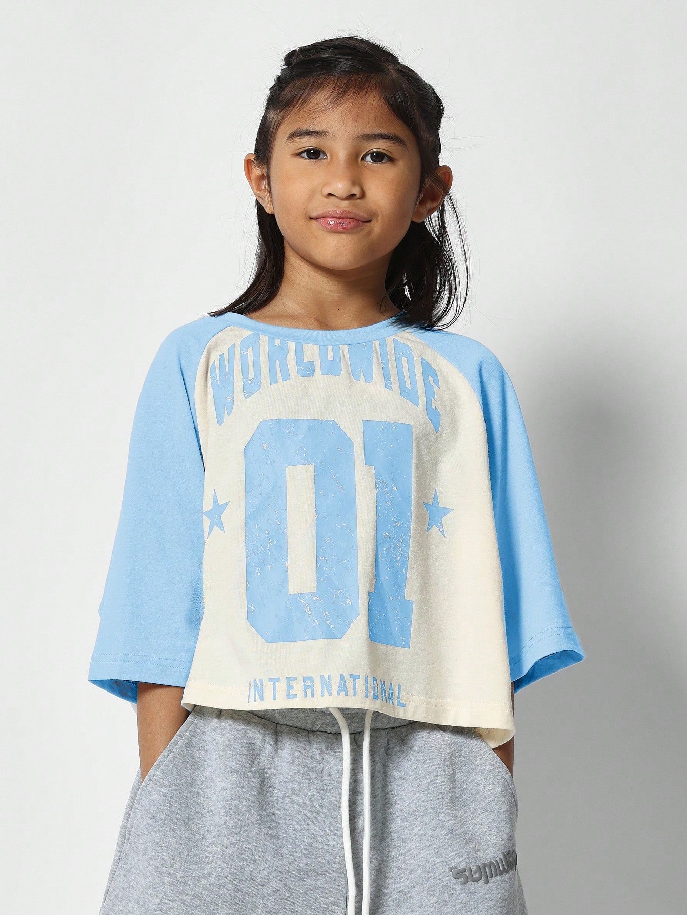 Tween Girls Oversized Crop Fit Raglan Tee With Front Graphic Print