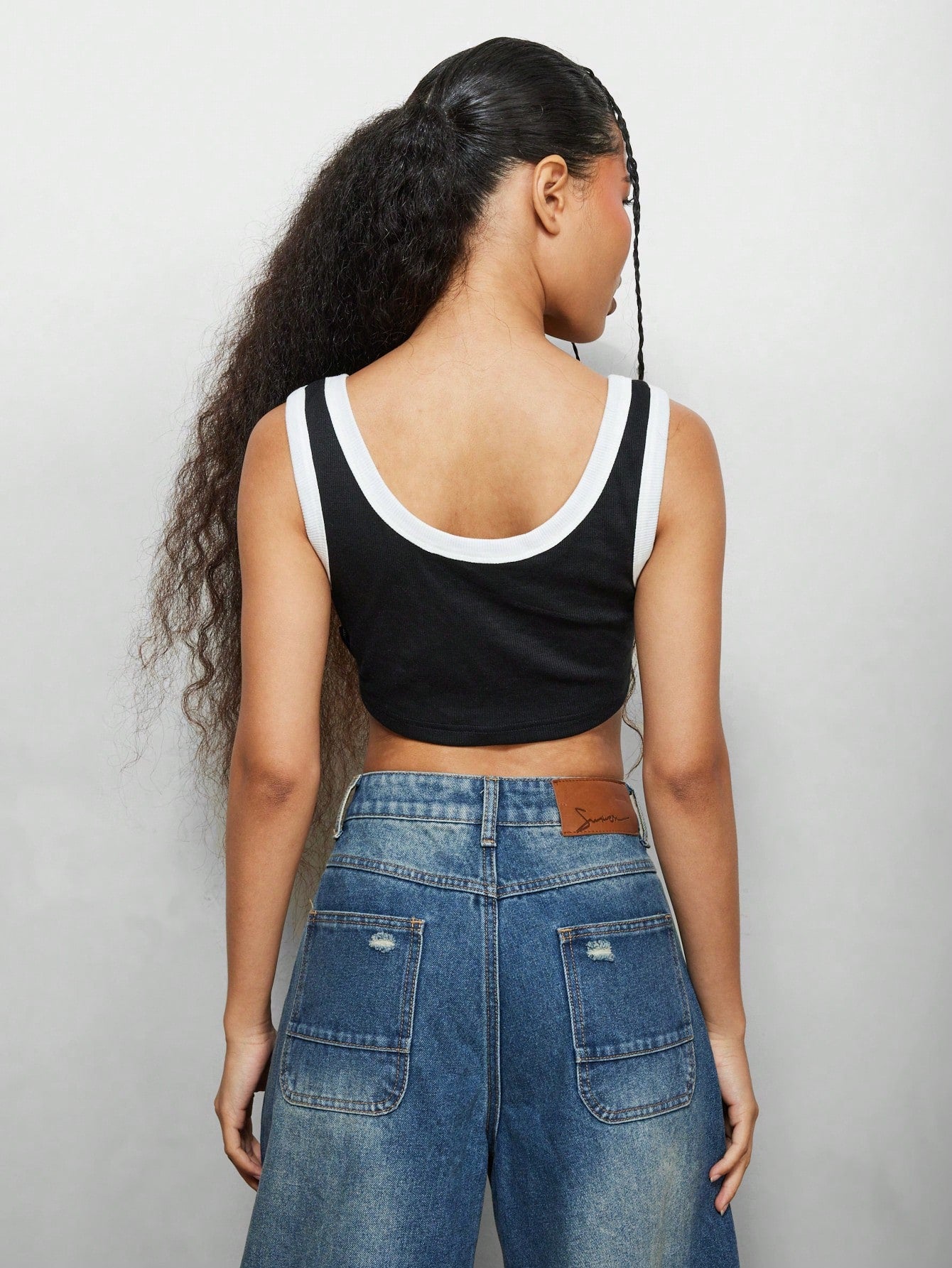 SUMWON WOMEN Crop Tank Top With Contrast Trim & Small Embroidery Print