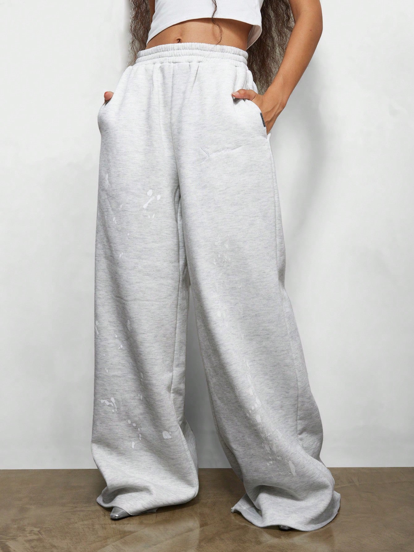 SUMWON WOMEN Wide Leg Sweatpants With All Over Splatter Paint