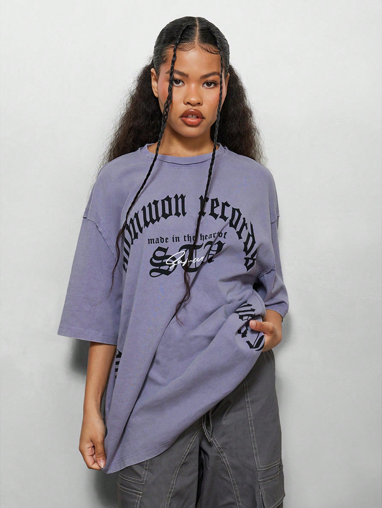 SUMWON WOMEN Oversized Fit Raw Edge Tee With Text Graphic Print