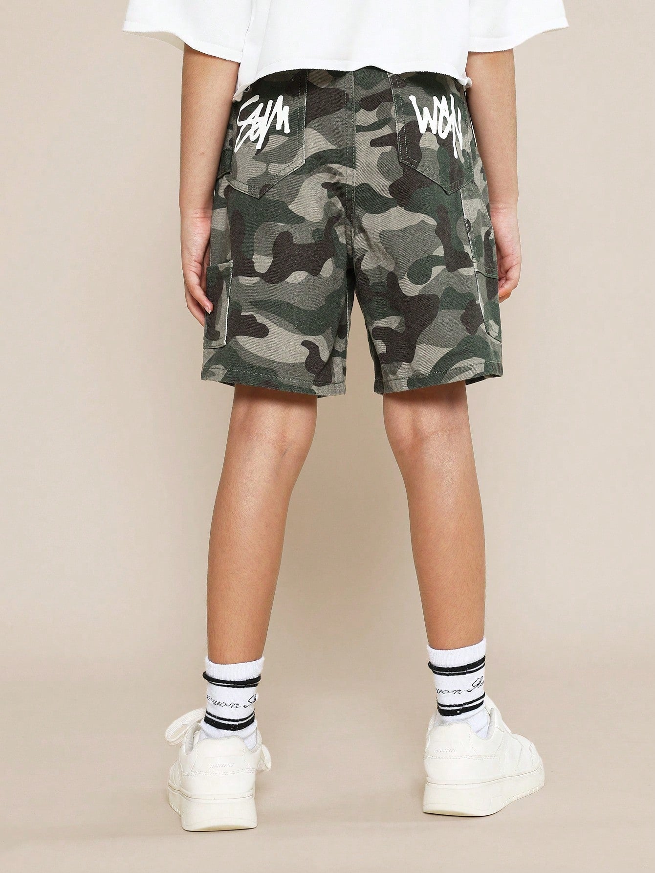 Tween Girls Carpenter Camo Short With Graphic Print