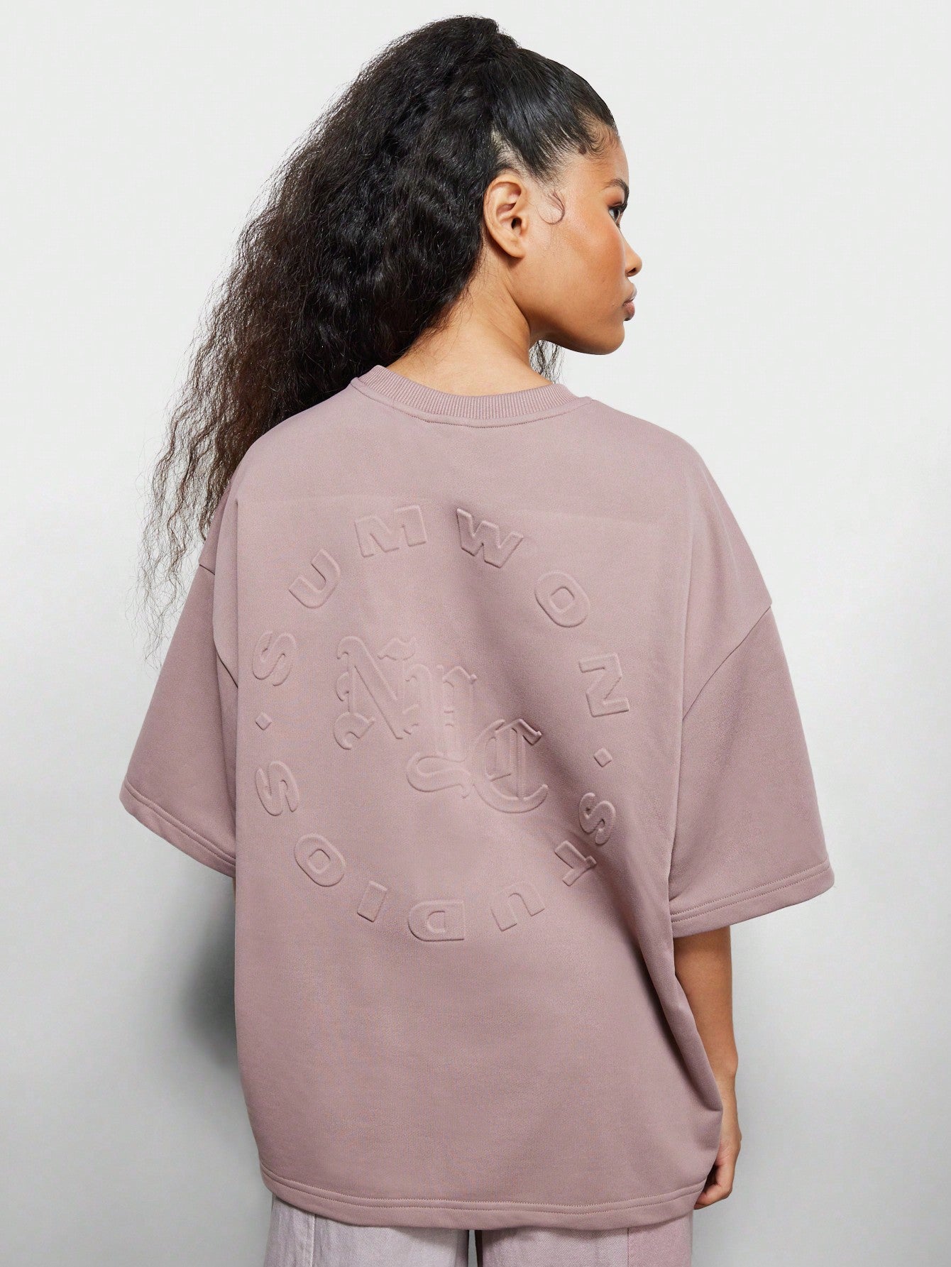 SUMWON WOMEN Boxy Fit Tee With Embossed Graphic Print