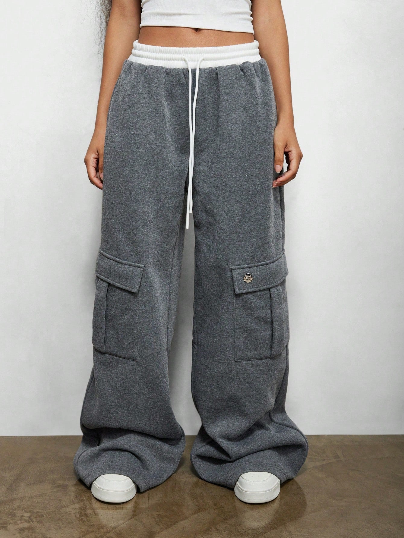 SUMWON WOMEN Wide Leg Cargo Sweatpants With Contrast Waistband