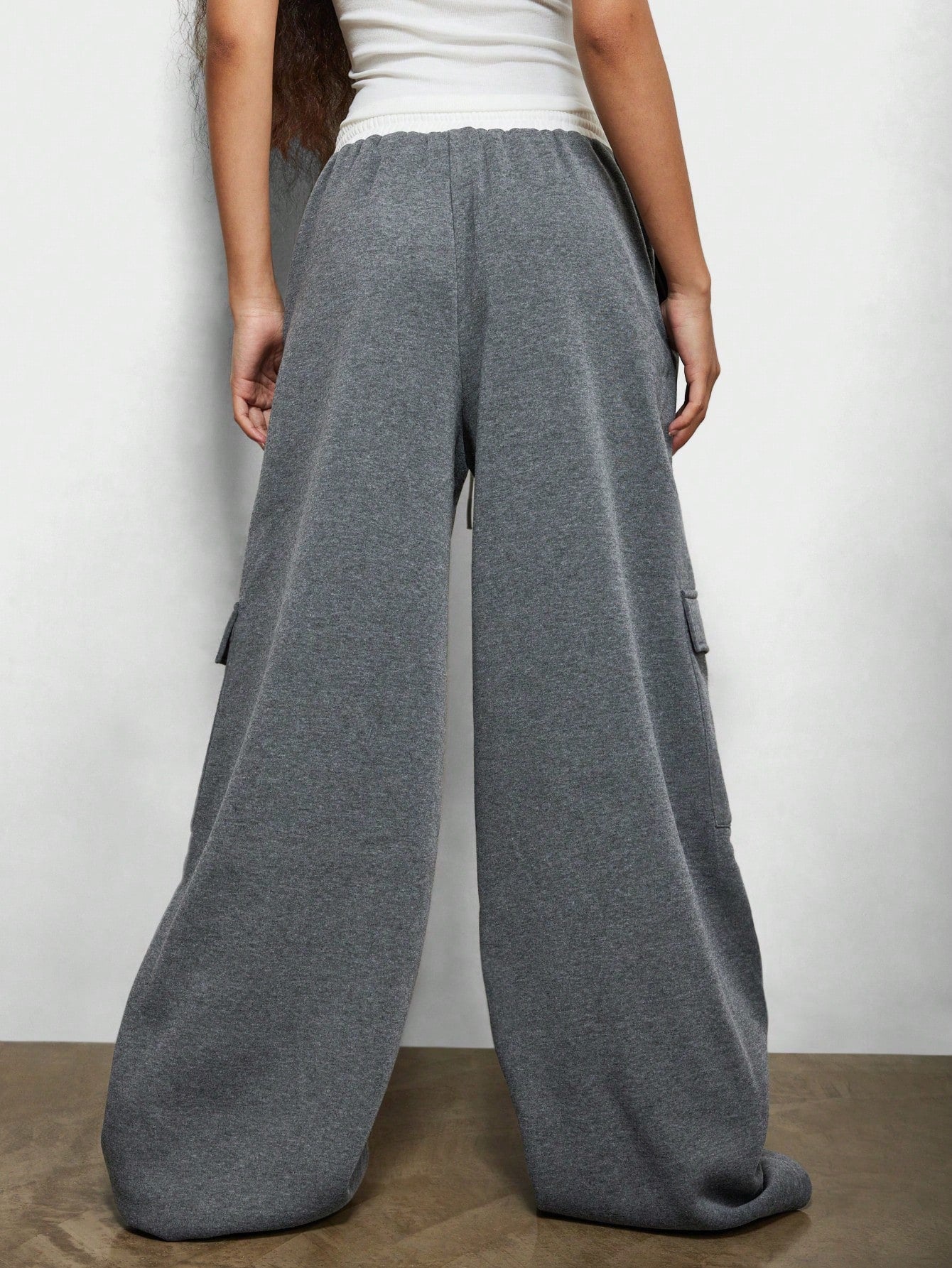 SUMWON WOMEN Wide Leg Cargo Sweatpants With Contrast Waistband