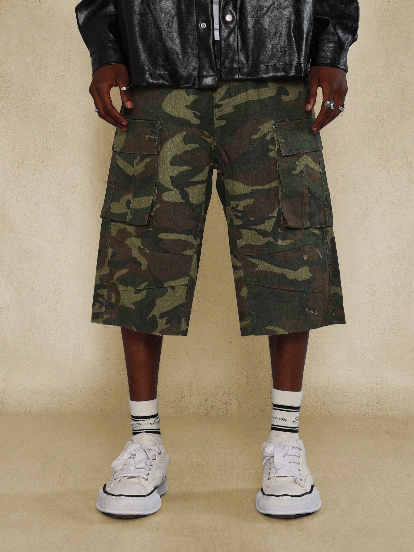 Raw Edge Camouflage Denim Jort