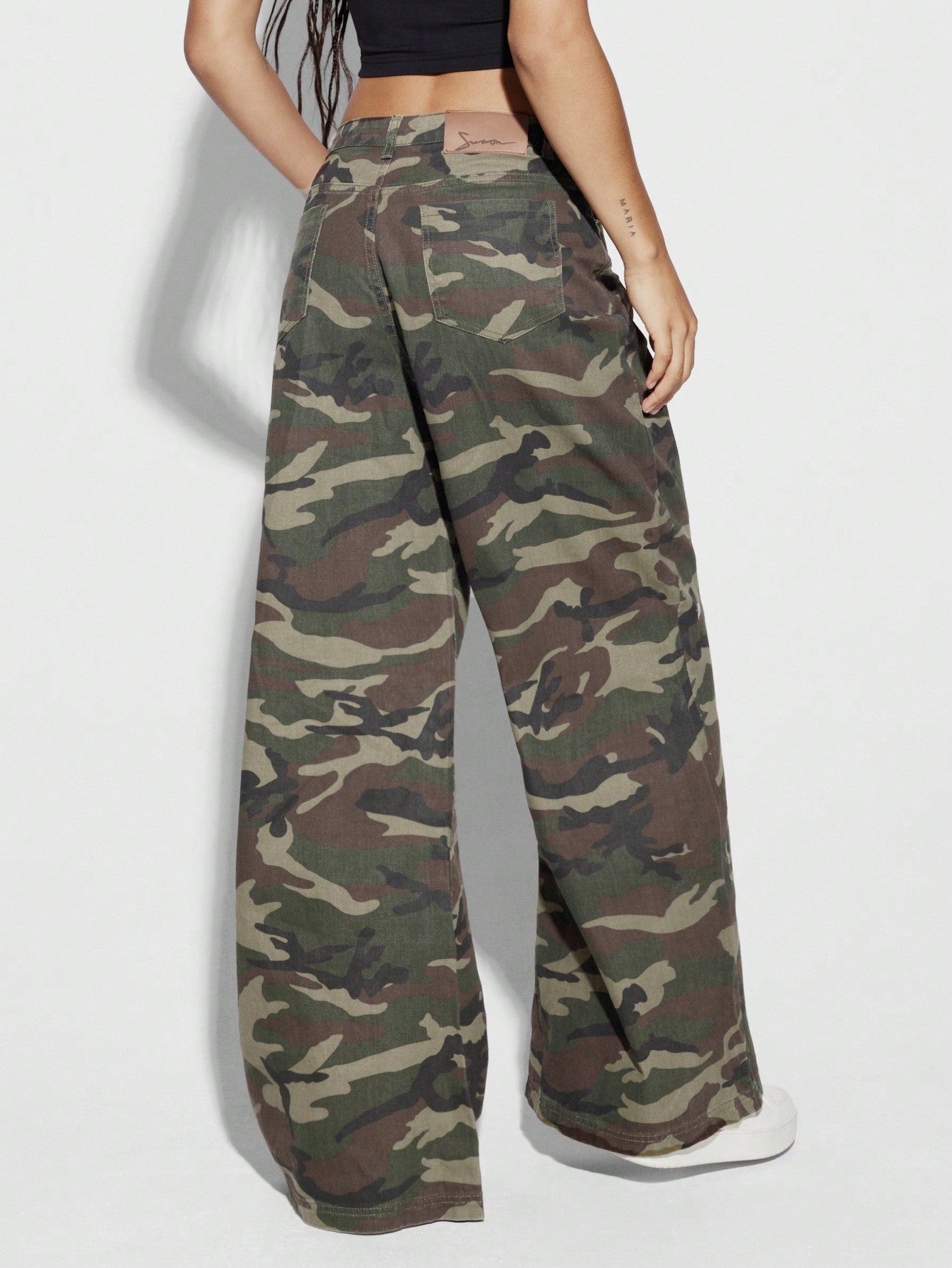 SUMWON WOMEN Loose Fit Camo Baggy Trousers