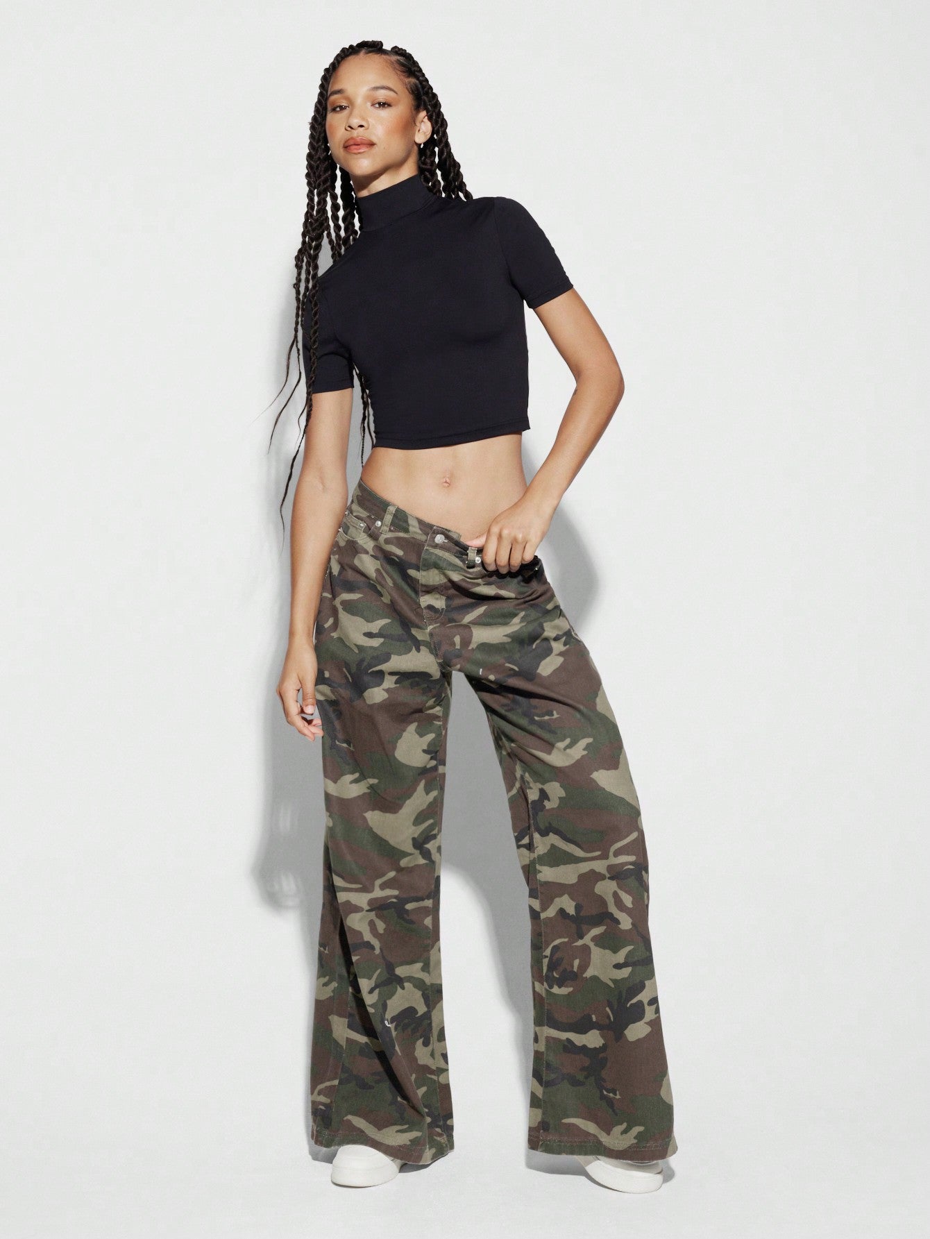 SUMWON WOMEN Loose Fit Camo Baggy Trousers