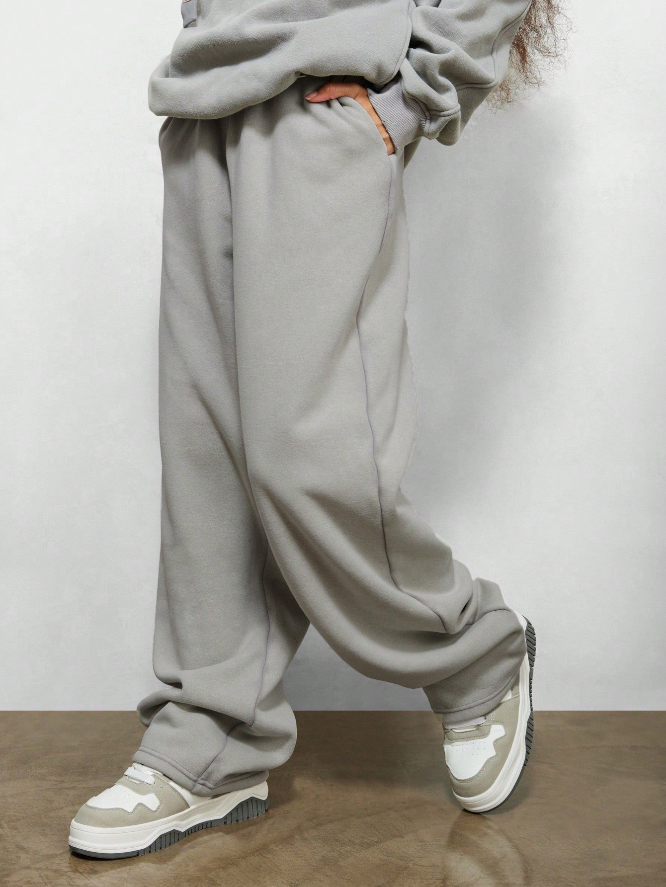 SUMWON WOMEN Loose Fit Washed Sweatpants