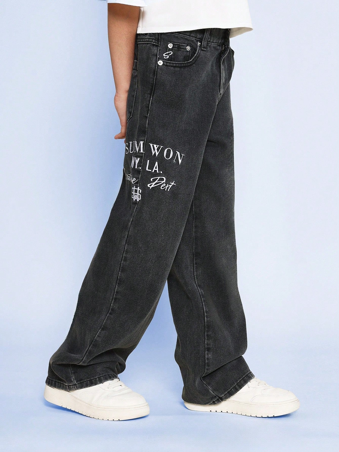 Tween Girls Straight Fit Washed Jean With Embroidery Print