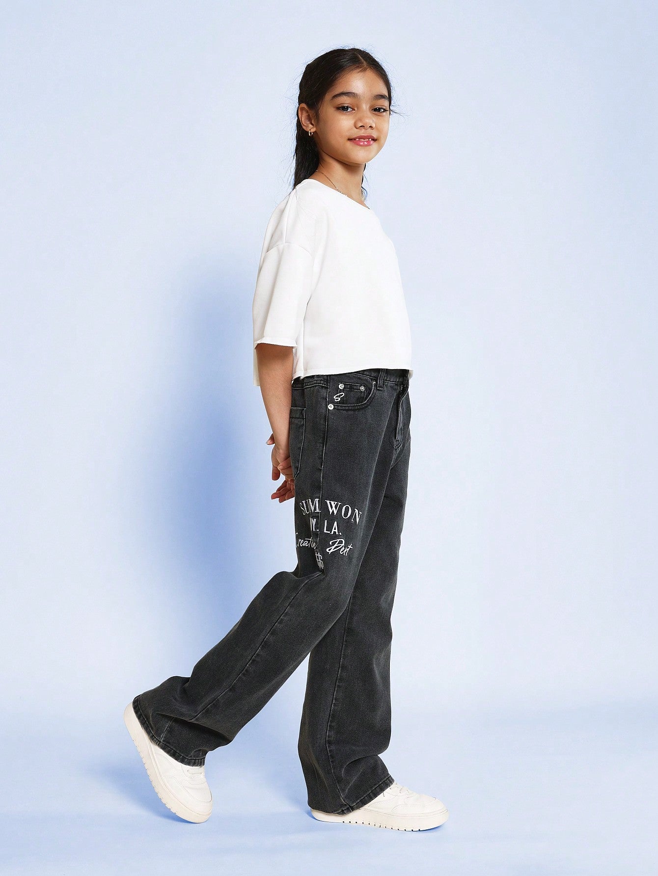 Tween Girls Straight Fit Washed Jean With Embroidery Print