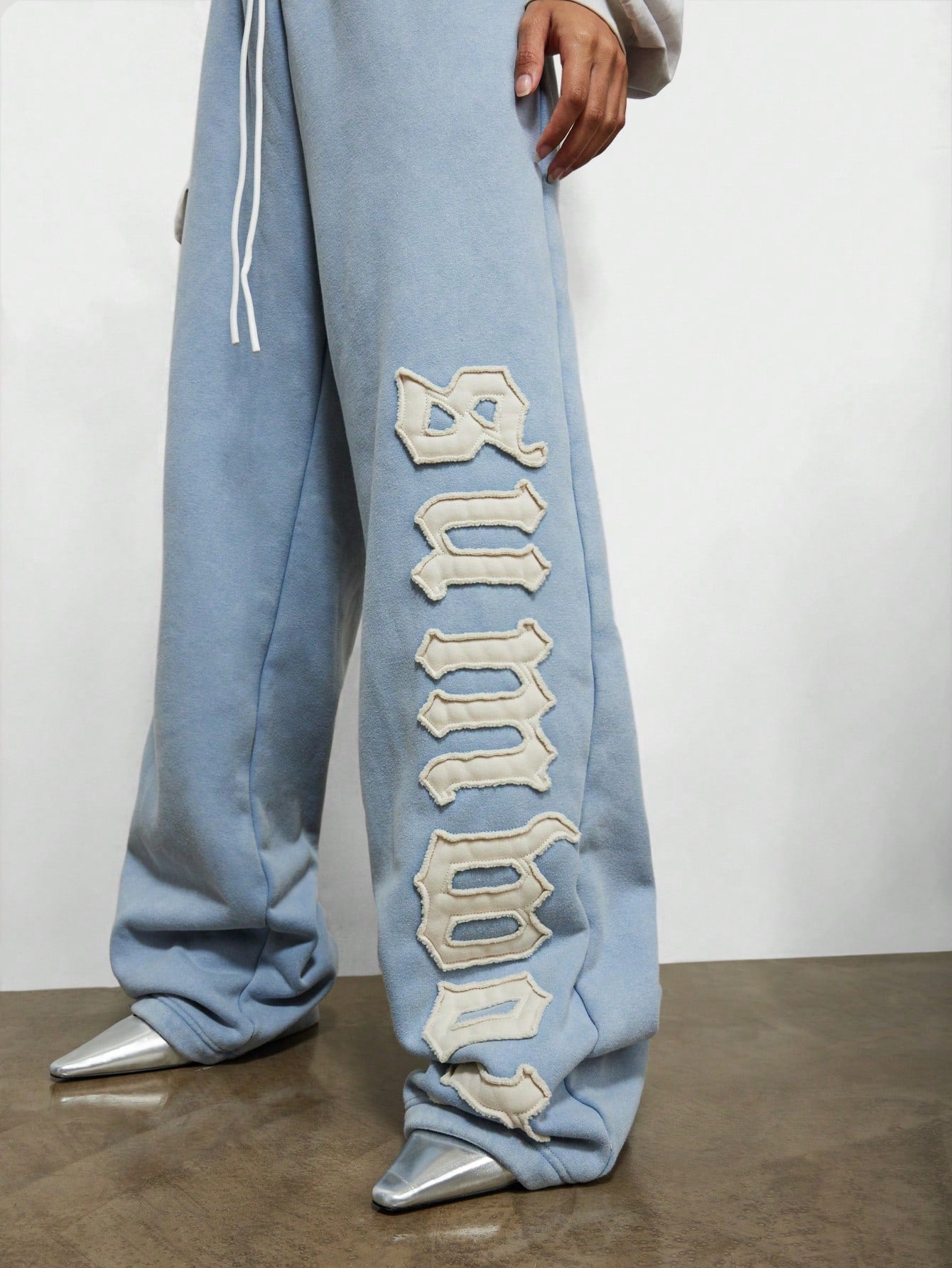 SUMWON WOMEN Wide Leg Washed Sweatpants With Applique