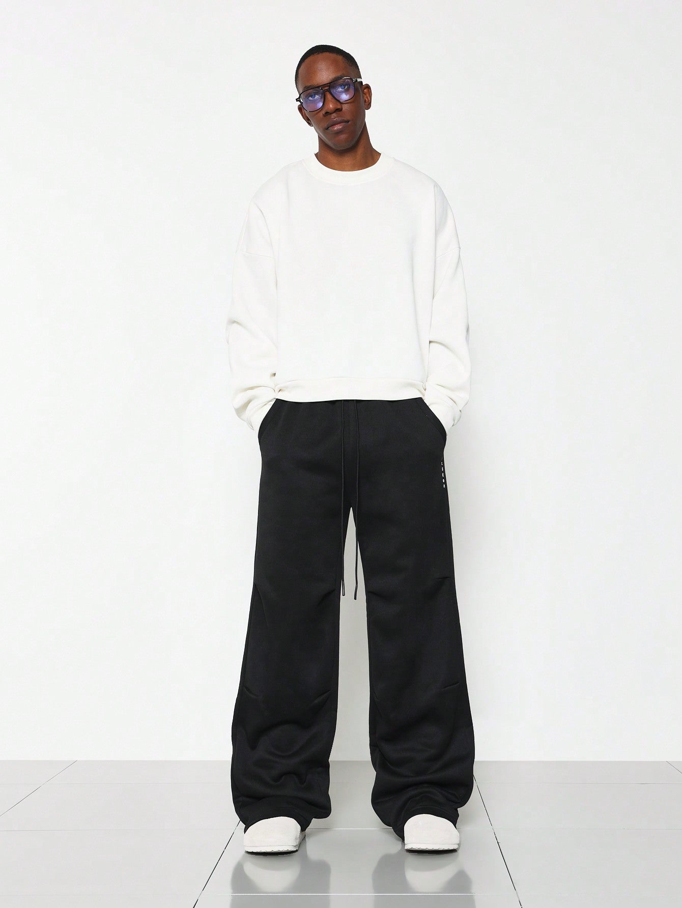 Wide Leg Jogger With Raw Edge Back Pocket Detail