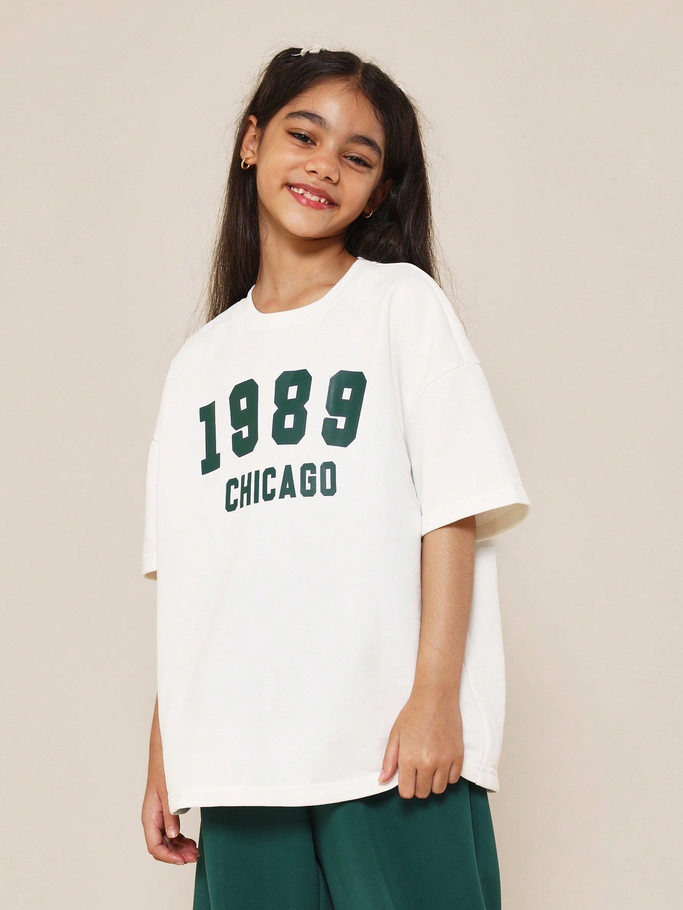 Tween Girls Oversized Fit Essential Tee With Chicago Graphic Print And Jogger 2 Piece Set