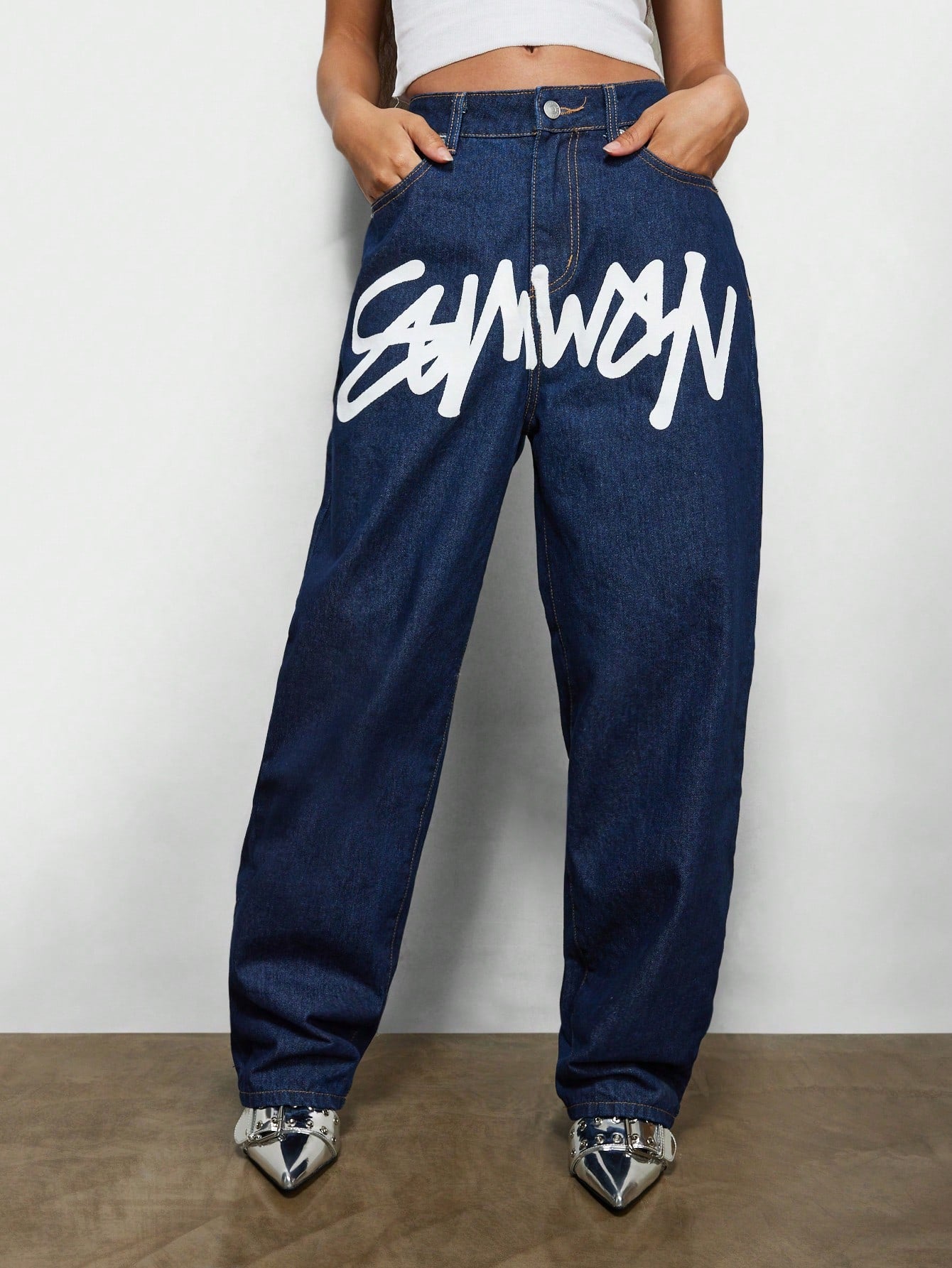 SUMWON WOMEN Front Graffiti Graphic Print Mom Denim Jeans