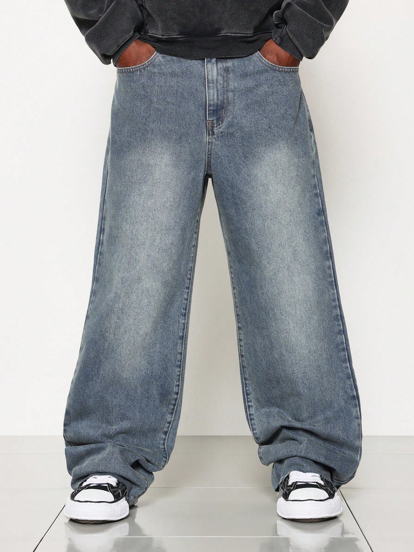 Loose Fit Baggy Jeans With Back Embroidery