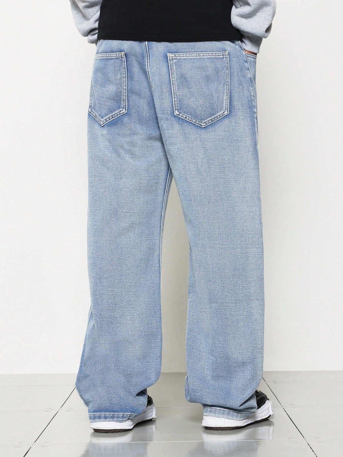 Loose Fit Washed Jean