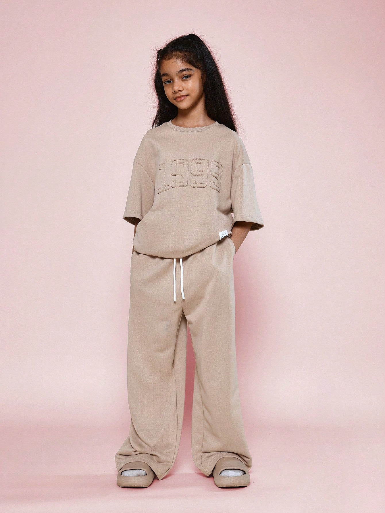 Tween Girls Oversized Fit Applique Tee And Loose Fit Jogger 2 Piece Set