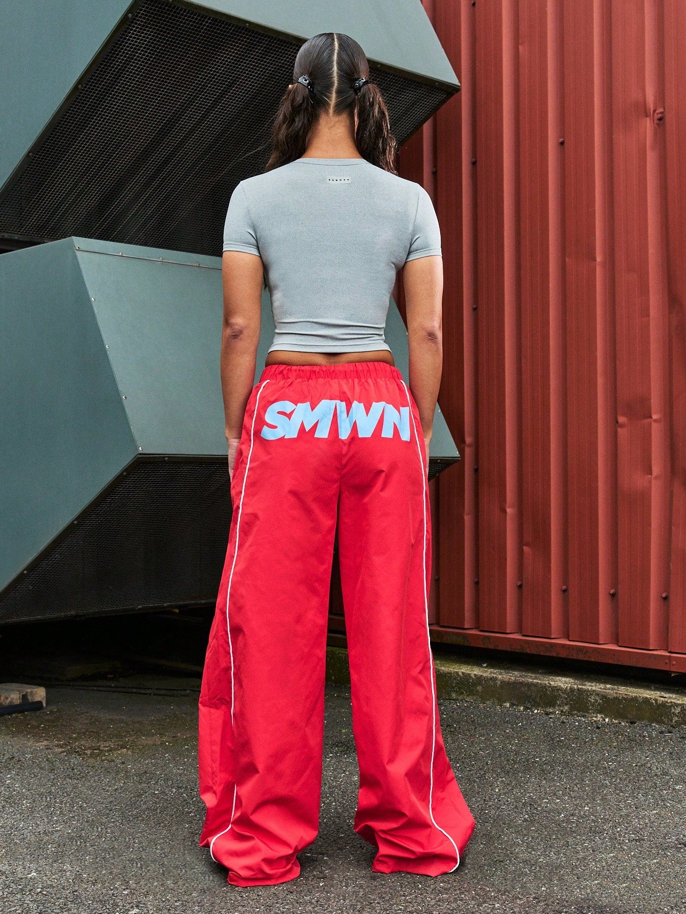 SUMWON WOMEN Wide Leg Jogger Pants With Contrast Piping And Back Graphic Print