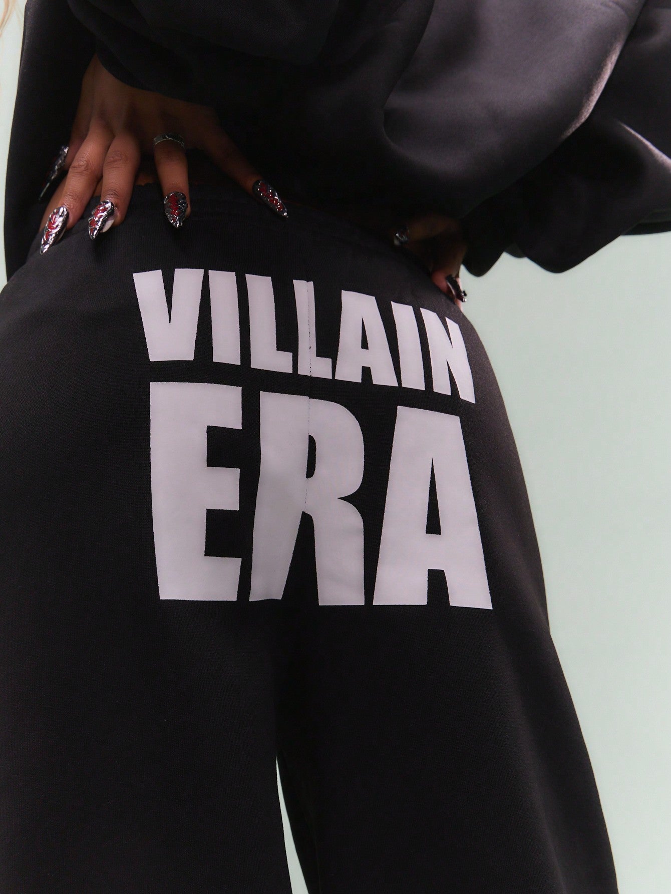 SUMWON WOMEN Wide Leg Sweatpants With Villain Era Graphic Print