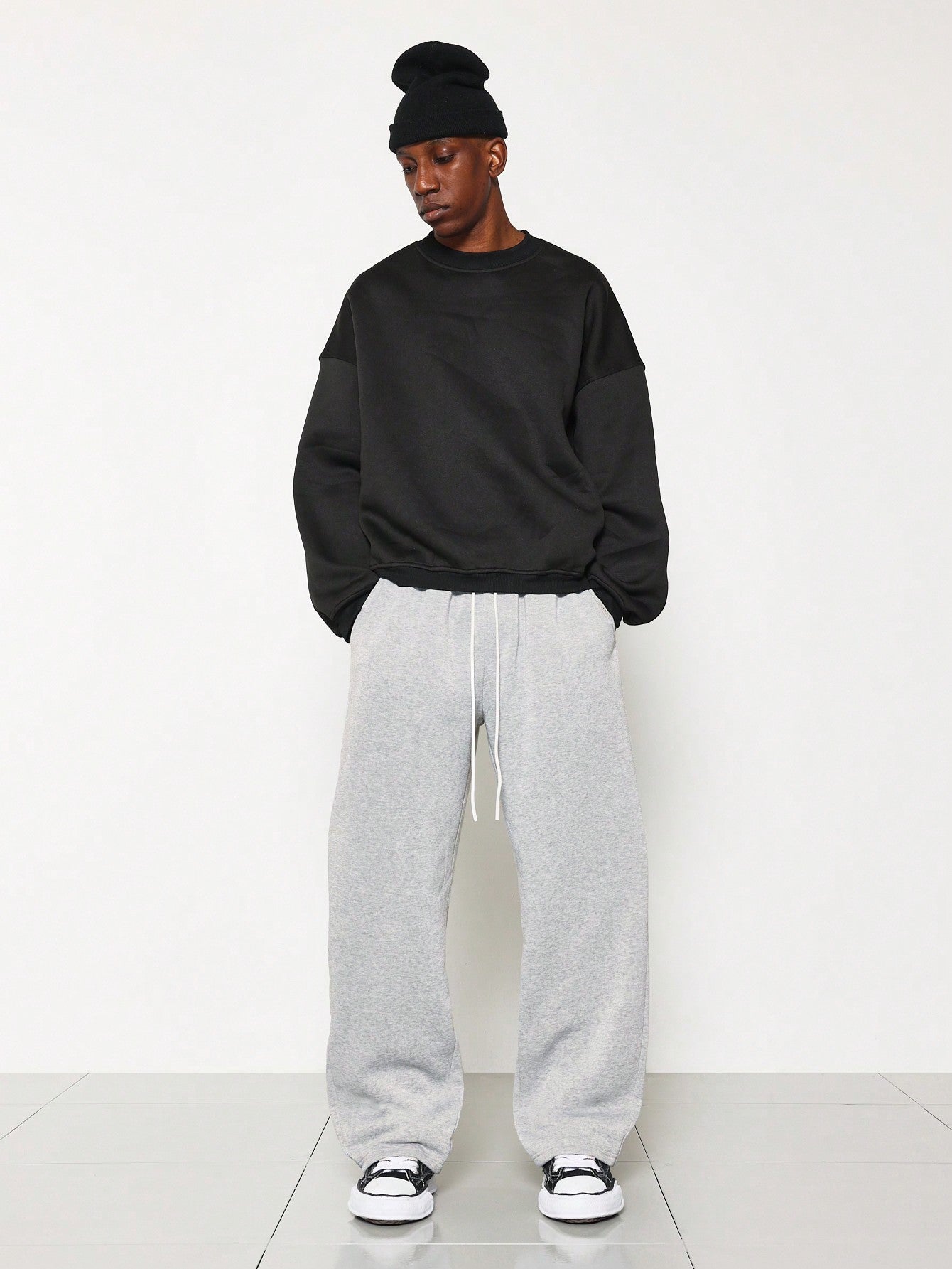 Skater Fit Sweatpants With Back Pocket Embroidery