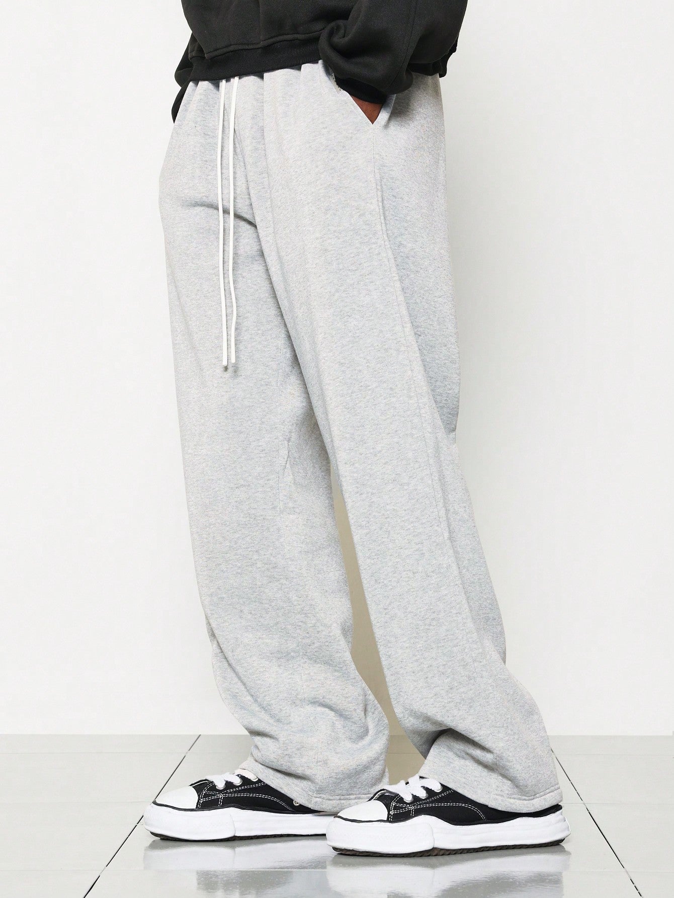 Skater Fit Sweatpants With Back Pocket Embroidery