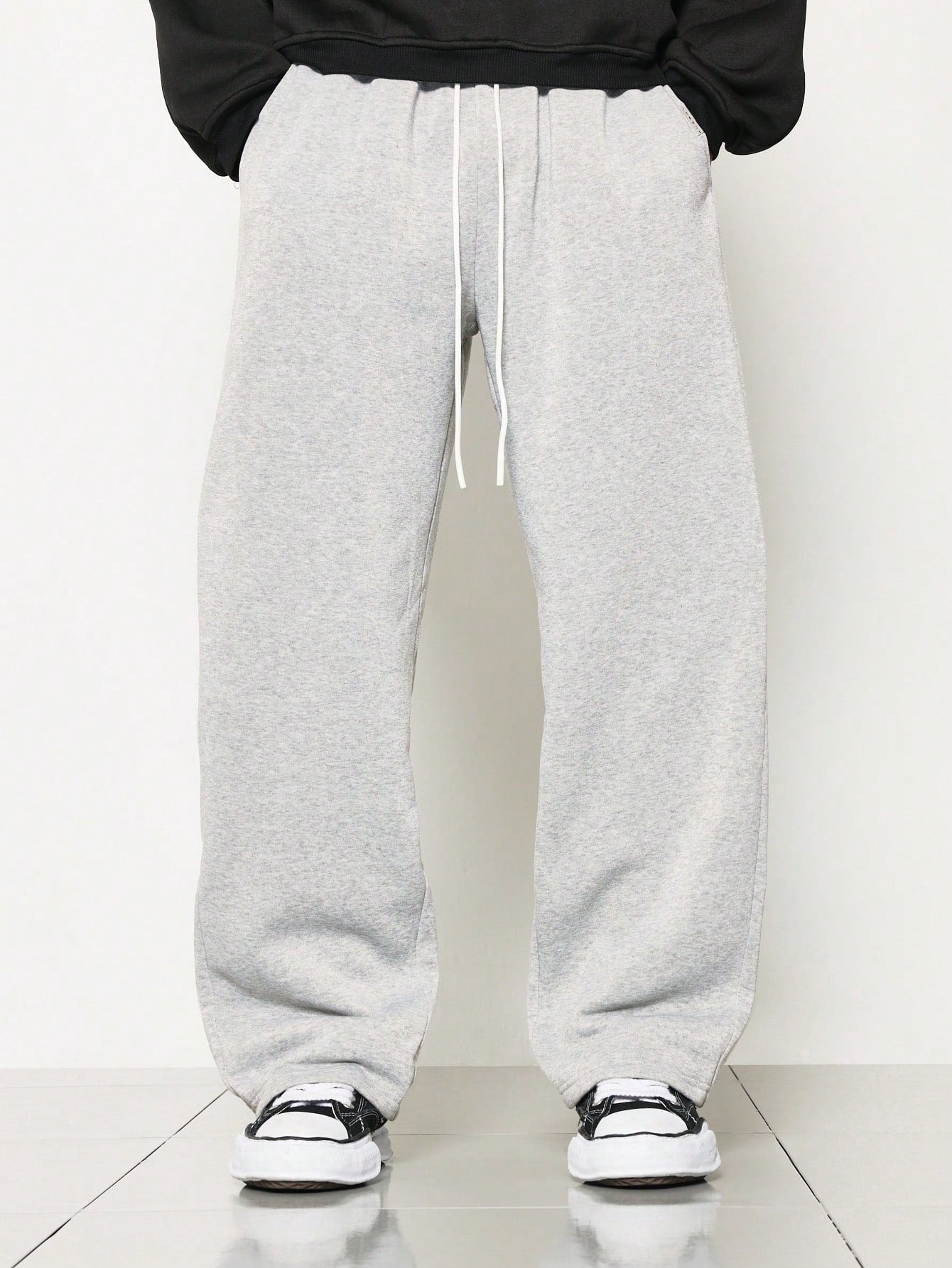 Skater Fit Sweatpants With Back Pocket Embroidery