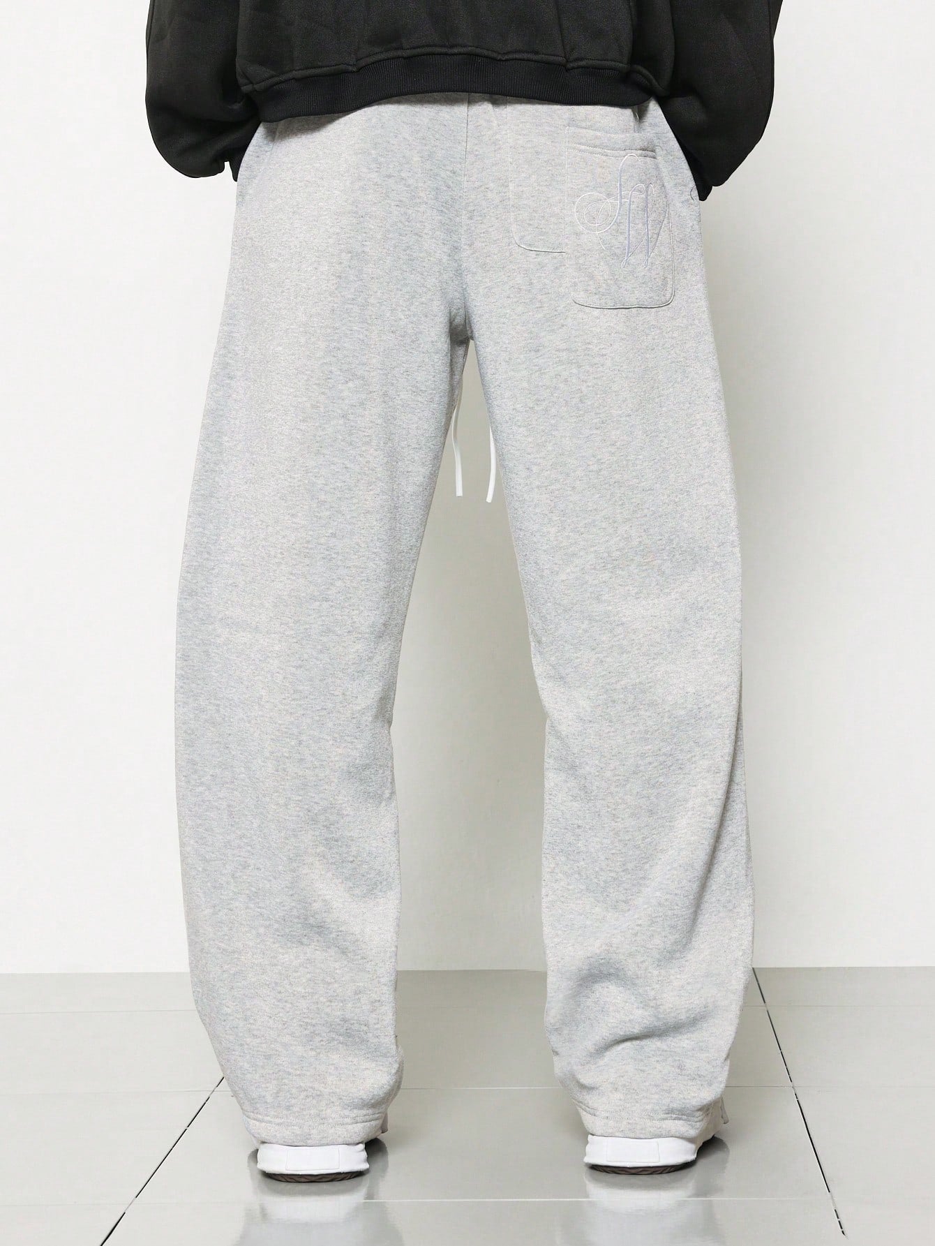 Skater Fit Sweatpants With Back Pocket Embroidery