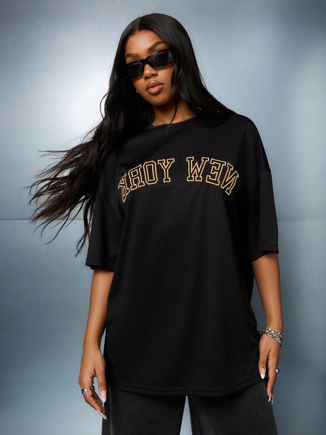 SUMWON WOMEN Oversized Boyfriend Tee With Front Graphic Print