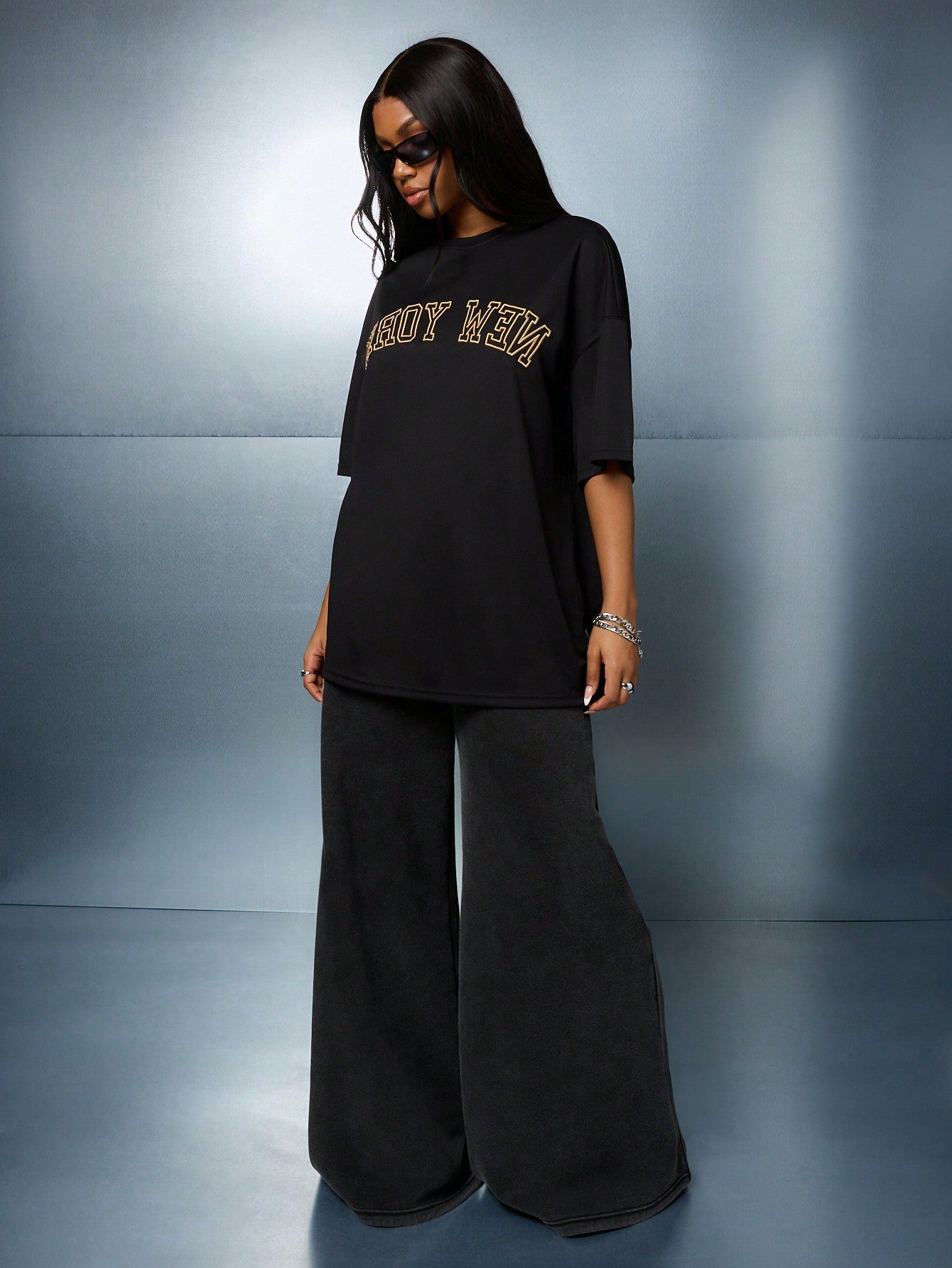 SUMWON WOMEN Oversized Boyfriend Tee With Front Graphic Print