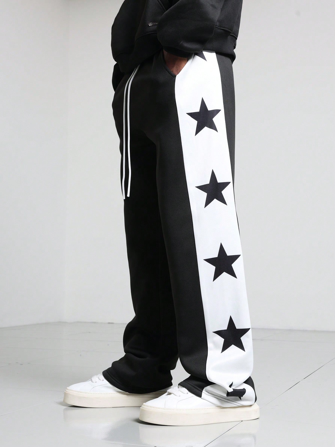 Loose Fit Contrast Side Panel Star Printed Sweatpants