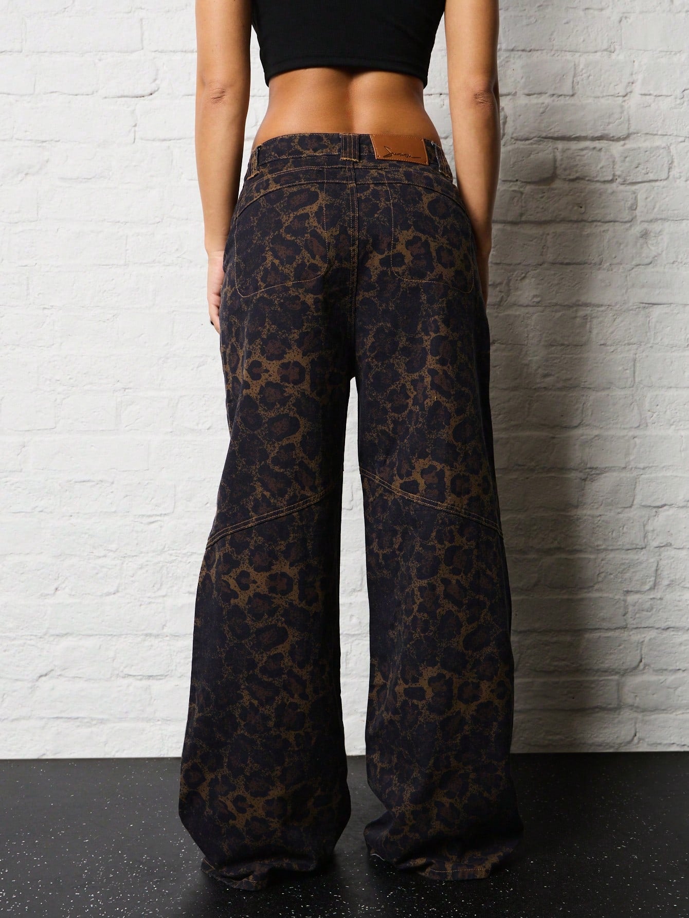 SUMWON WOMEN Leopard Print Wide Leg Jeans