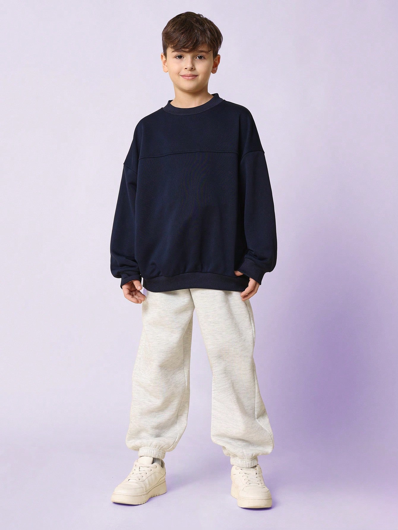 Tween Boys Regular Fit Crew Neck Sweatshirt With Applique