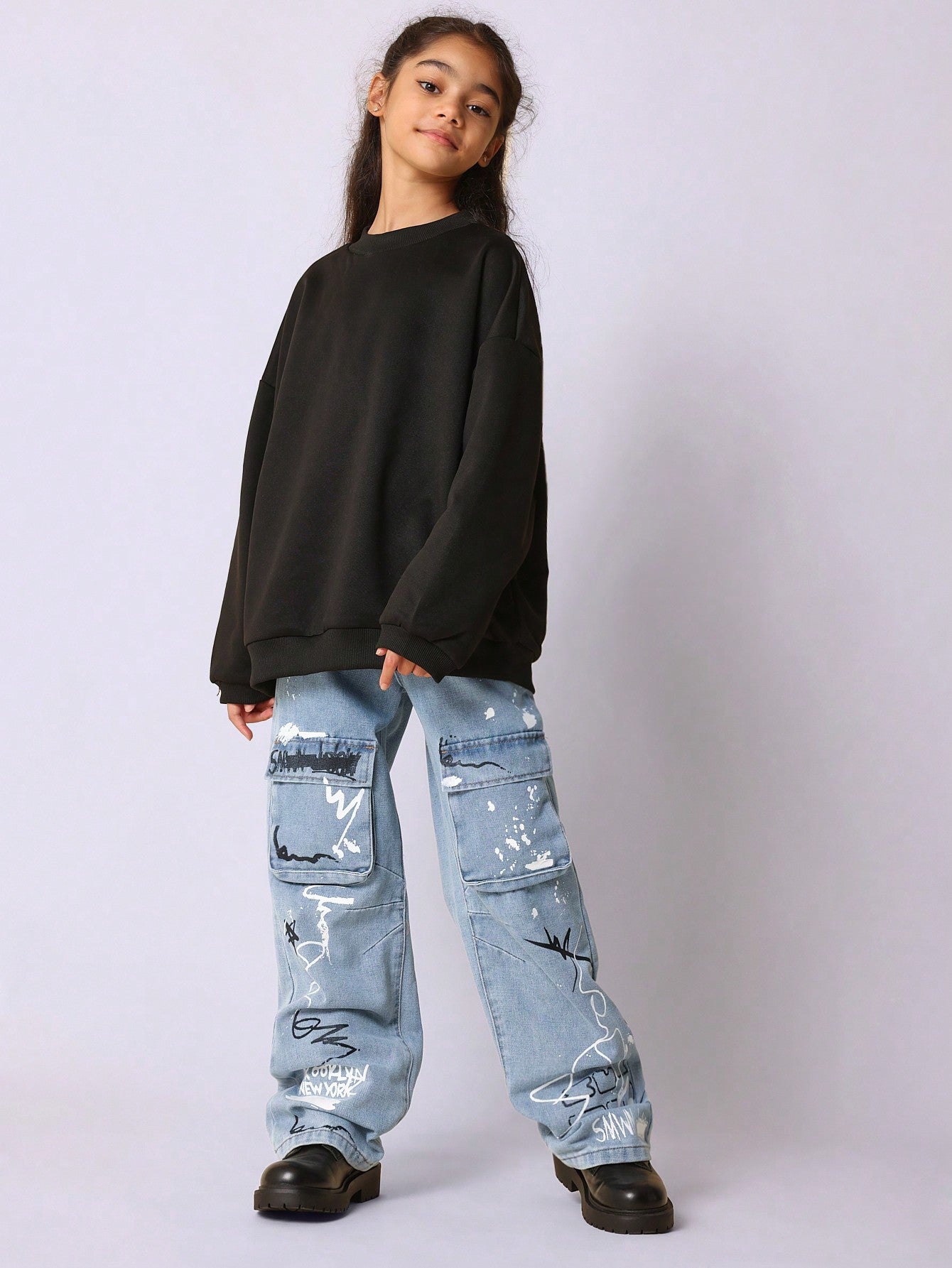 Tween Girls Baggy Fit Cargo Jeans With Graffiti Print And Splatter Paint