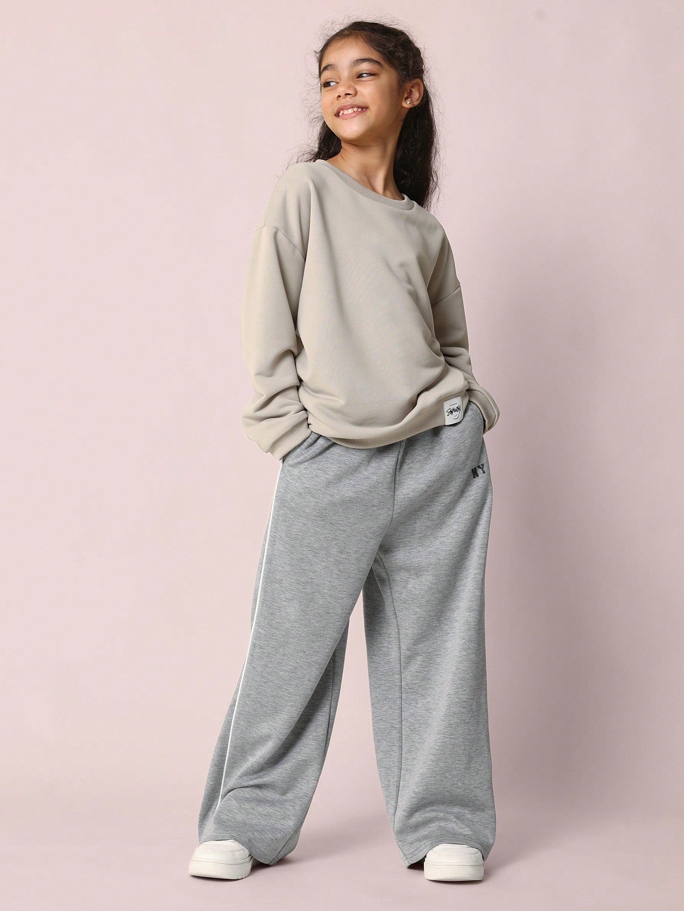 Tween Girls Relaxed Wide Leg Essential Sweatpants With Piping Detail