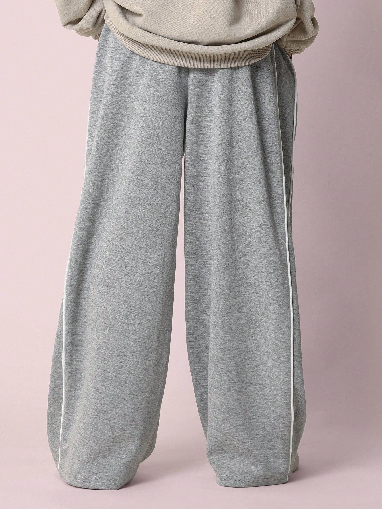 Tween Girls Relaxed Wide Leg Essential Sweatpants With Piping Detail