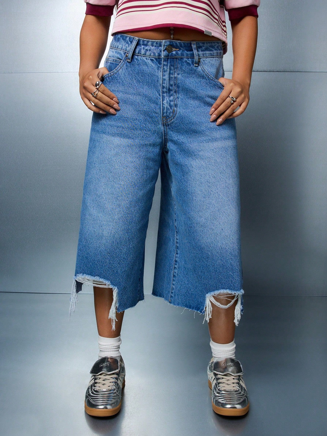 SUMWON WOMEN Distressed Washed Wide Leg Jorts