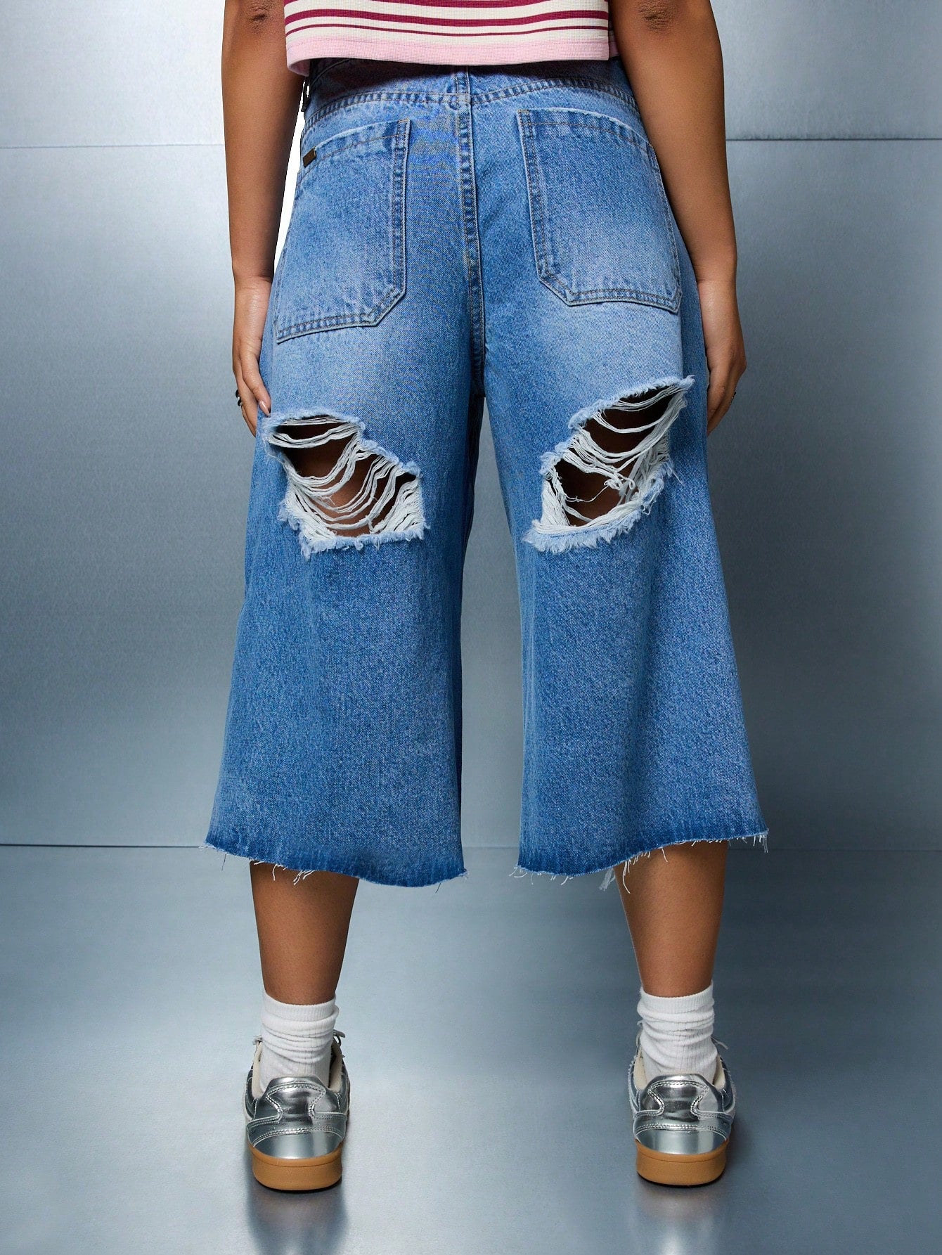 SUMWON WOMEN Distressed Washed Wide Leg Jorts