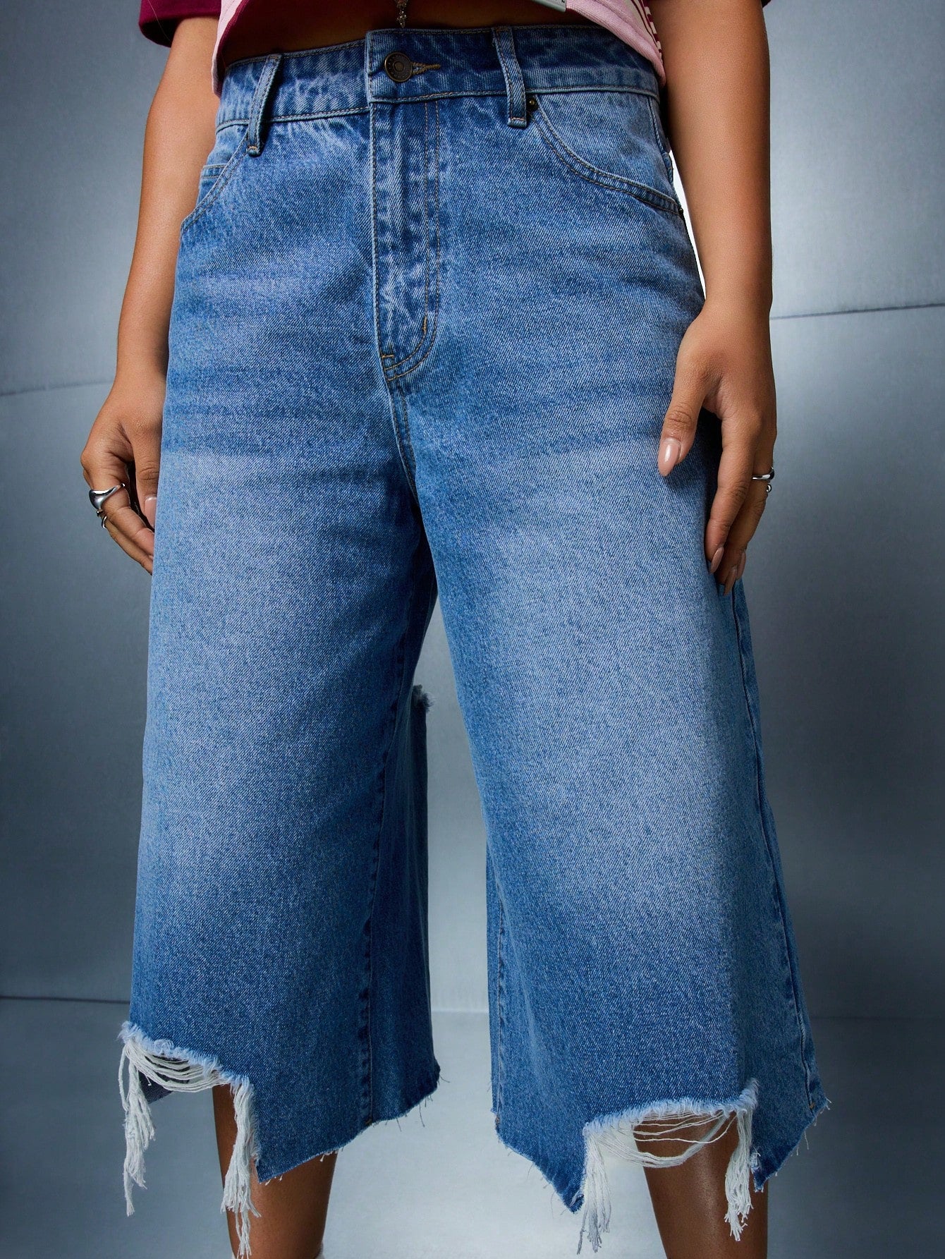 SUMWON WOMEN Distressed Washed Wide Leg Jorts