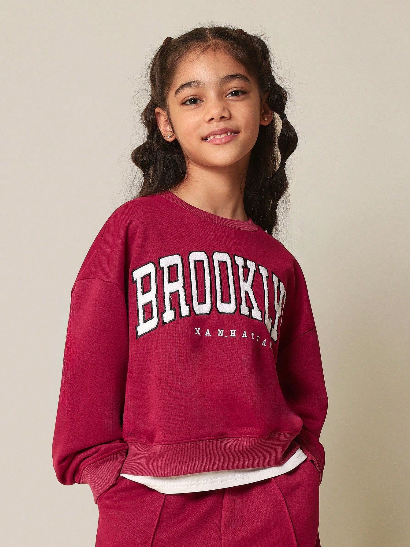 Tween Girls Relaxed Regular Fit Brooklyn Graphic Print Sweatshirt And Loose Fit Jogger With Pleats 2 Piece Set