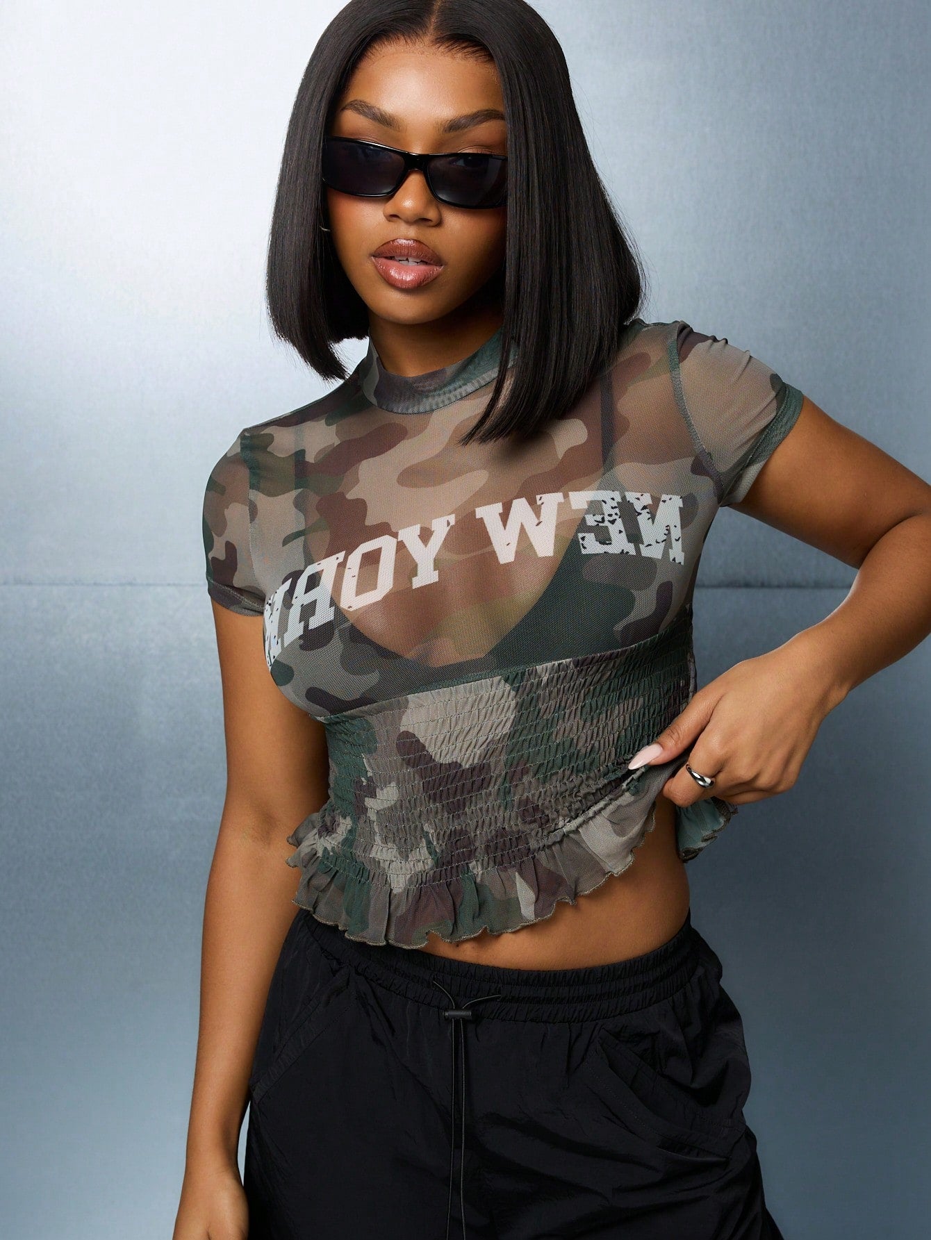 SUMWON WOMEN Camo Print Mesh Ruched Crop Tee