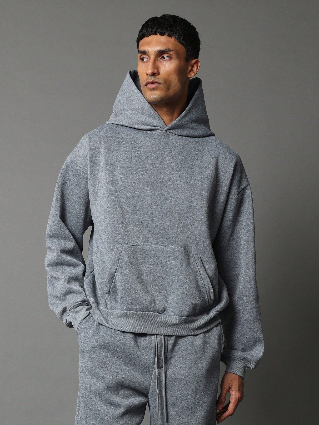 Regular Fit Essential Overhead Hoodie And Loose Fit Baggy Sweatpants 2 Piece Set