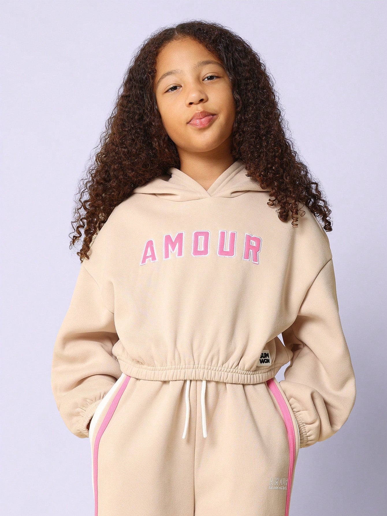 Tween Girls Comfy Cropped Elasticated Hoodie With Applique And Sweatpants 2 Piece Set