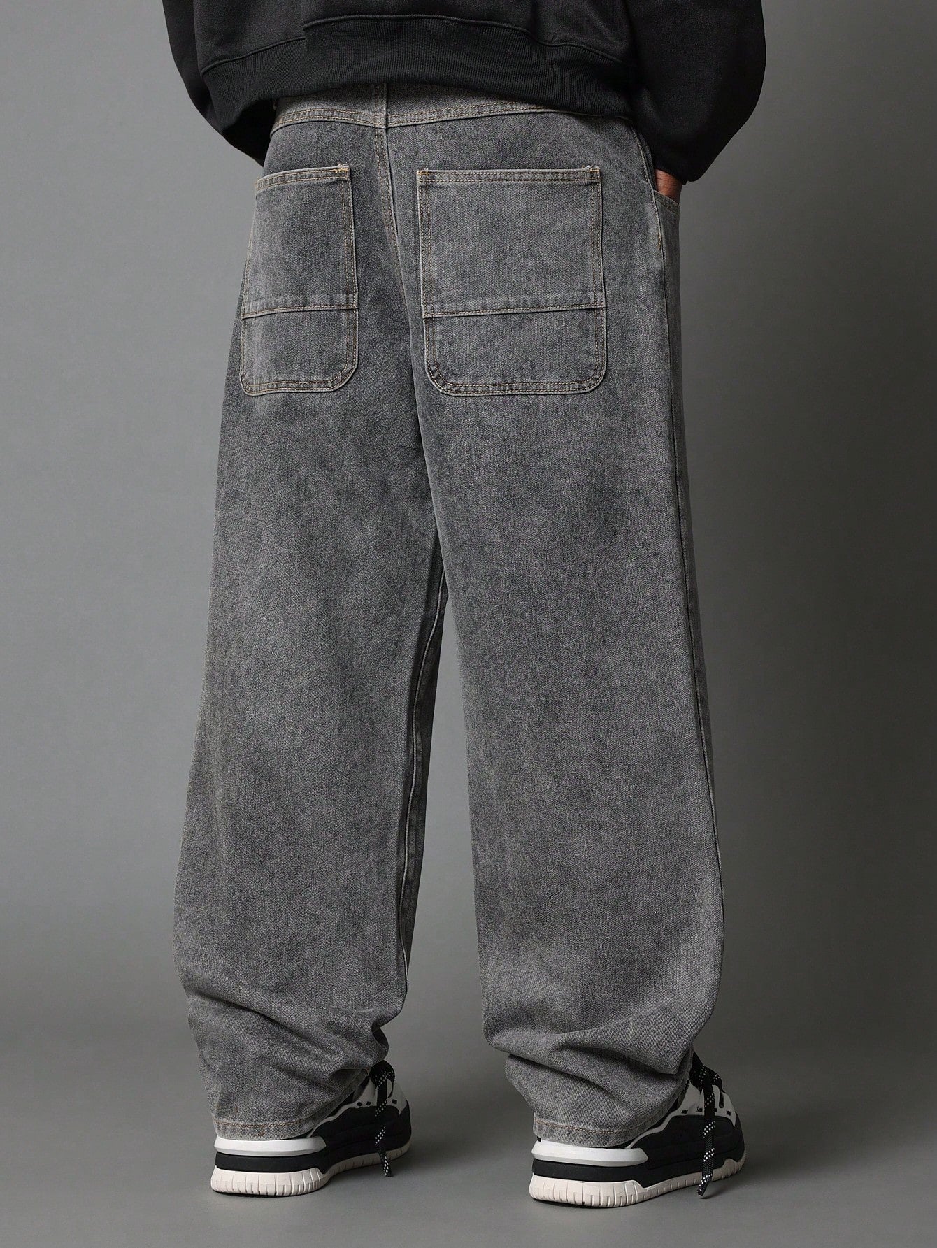 Loose Fit Pleated Washed Jean