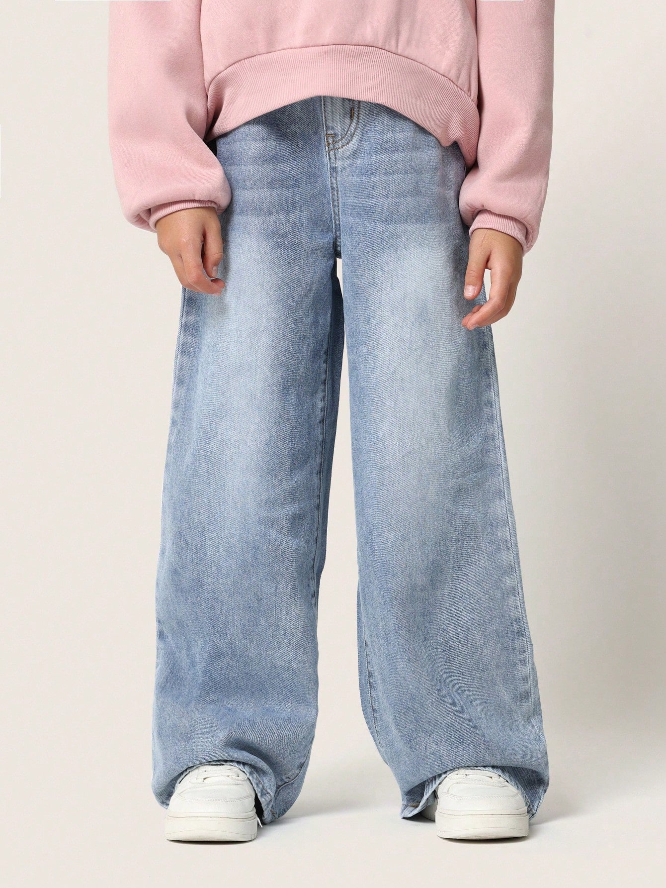 Tween Girls Relaxed Straight Fit Washed Jean With Back Applique