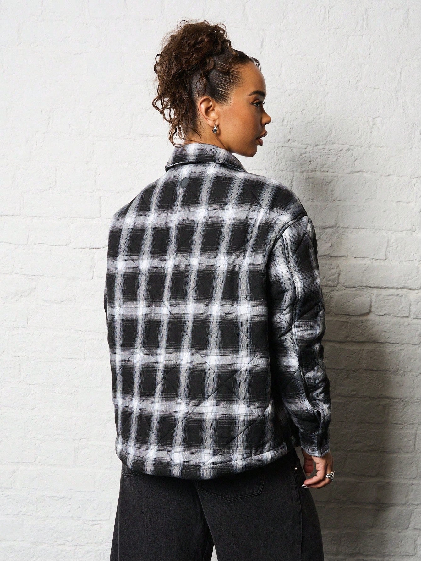 SUMWON WOMEN Oversized Full Sleeves Quilted Check Shacket