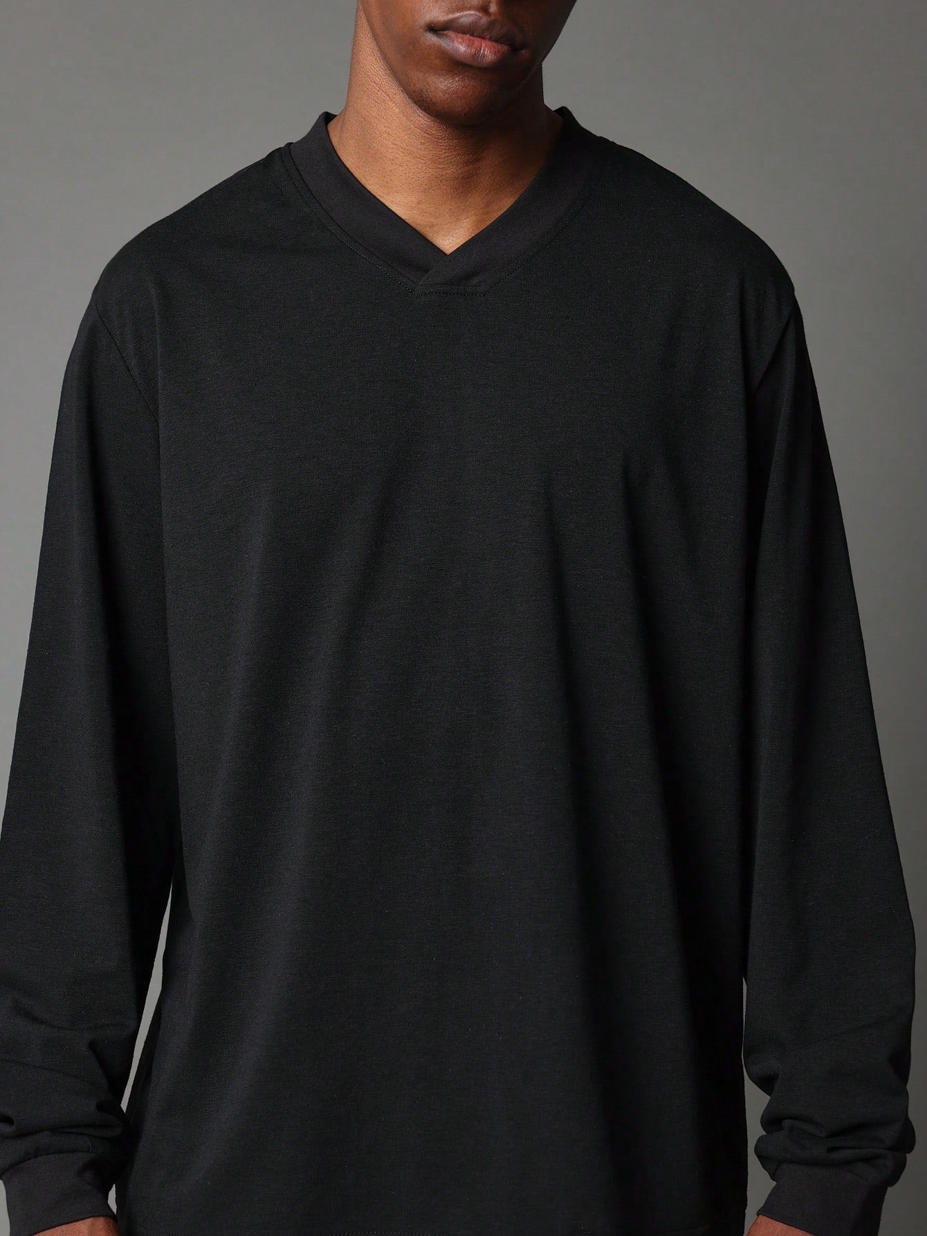 Regular Fit Long Sleeve V-Neck Essential Tee