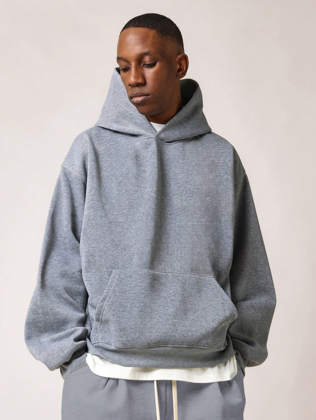 REGULAR FIT ESSENTIAL OVERHEAD HOODIE