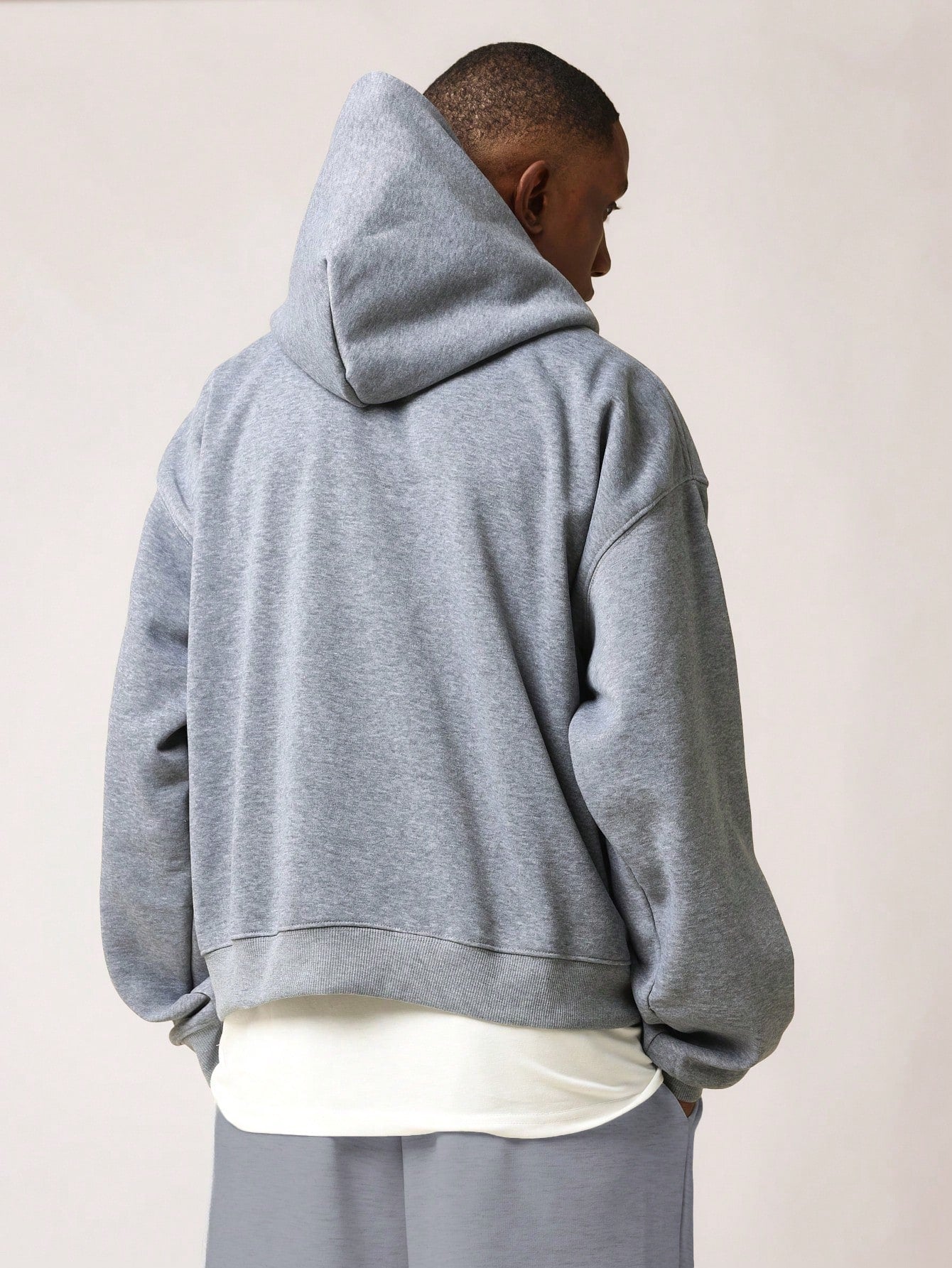 REGULAR FIT ESSENTIAL OVERHEAD HOODIE