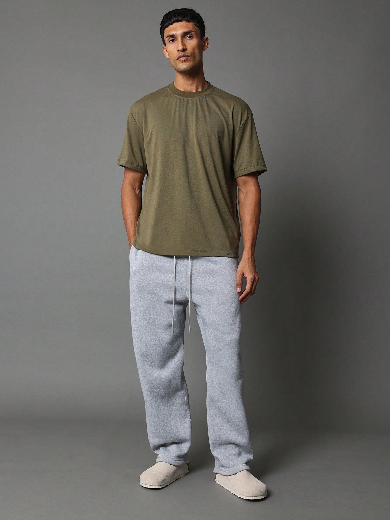 Regular Fit Essential Tee