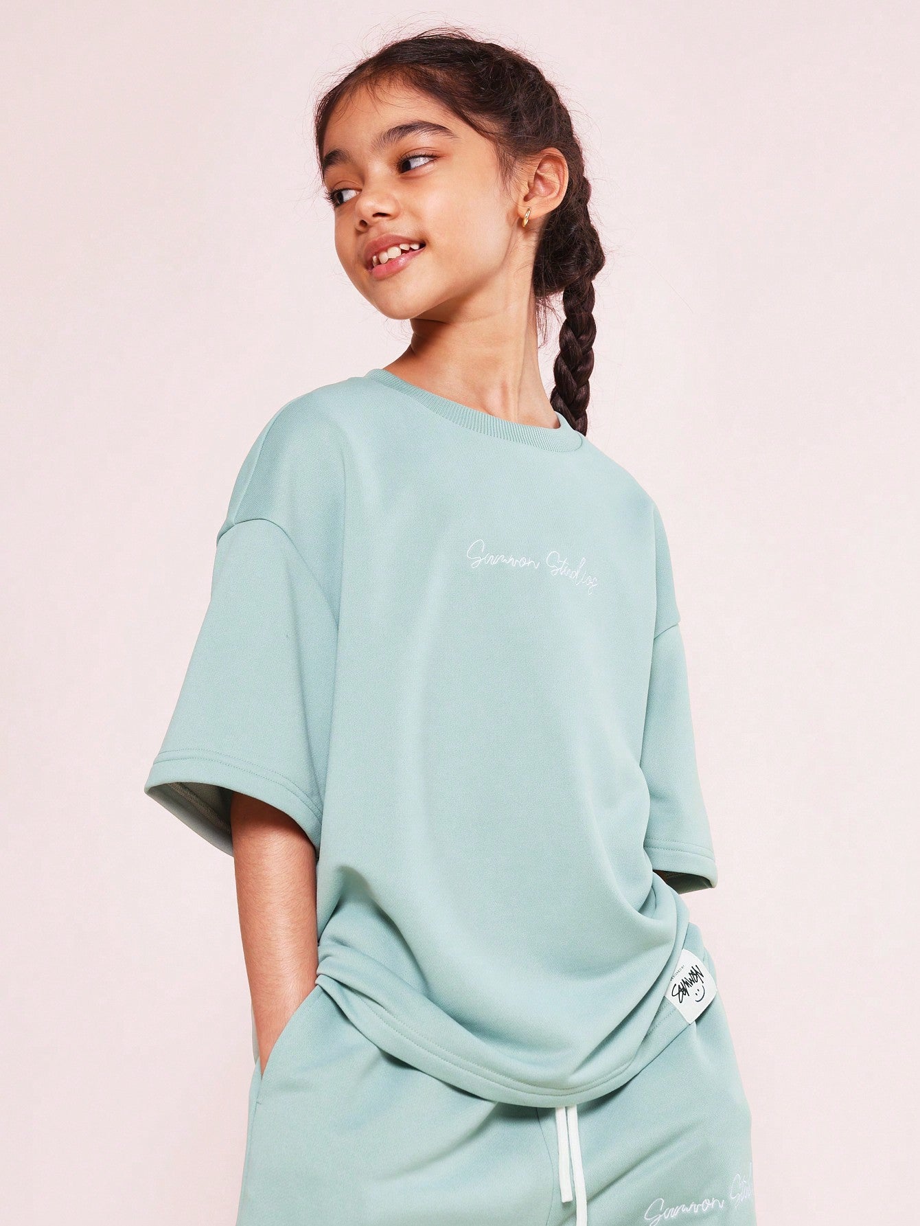 Tween Girls Oversized Tee And Loose Fit Sweatpants With Embroidery  2 Piece Set